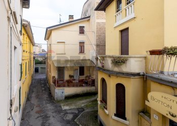 Edificio all\'aperto - Three-room apartment Via Gragnani
 
4, Salsomaggiore Terme - photo 23