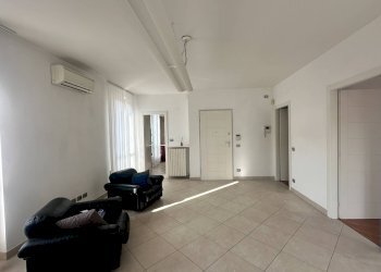 soggiorno - Four-room apartment Corso Statuto
 
12, Mondovì - photo 7