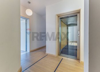 Hall / corridoio - Three-room apartment Via Giuseppe Garibaldi
 
99, Alghero - photo 29