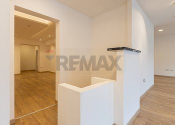 Hall / corridoio - Commercial Premises Strada 24 di Via Predda Niedda, Sassari - photo 11