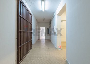 Hall / corridoio - Commercial Premises Strada 24 di Via Predda Niedda, Sassari - photo 29