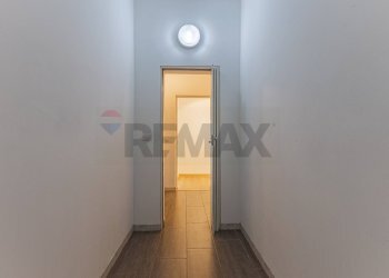 Hall / corridoio - Commercial Premises Strada 24 di Via Predda Niedda, Sassari - photo 39