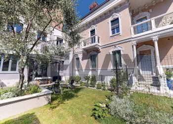 Edificio all\'aperto - Quadrilocale VIA CESARE AJRAGHI
 
44, Milano - foto 1