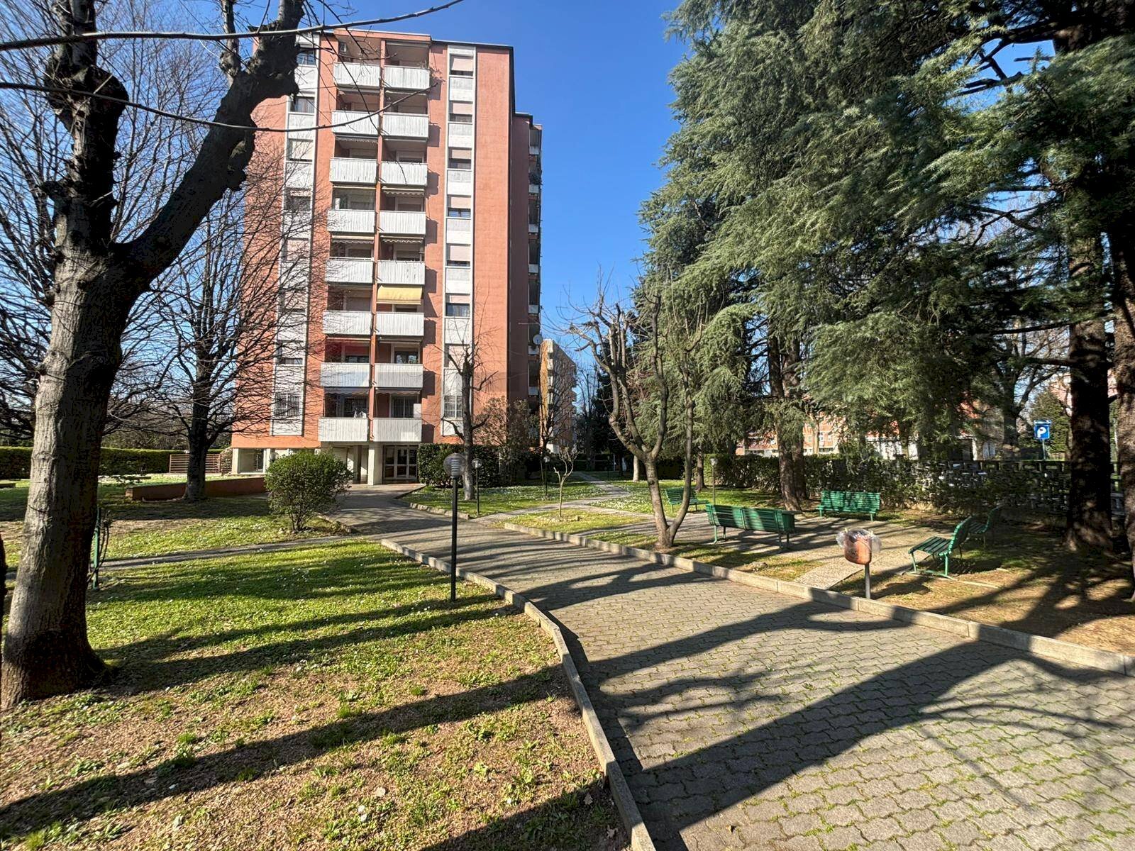 Edificio all\'aperto - Trilocale via Aldo Moro
9, Rho - foto 2