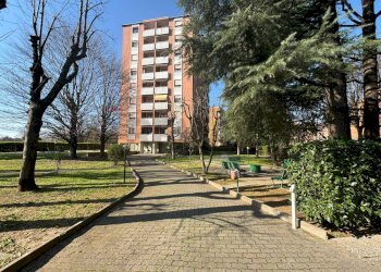 Edificio all\'aperto - Trilocale via Aldo Moro
 
9, Rho - foto 1