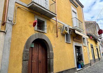 Edificio all\'aperto - Casa semi indipendente Via Cavella
 
12, Sessa Aurunca - foto 1