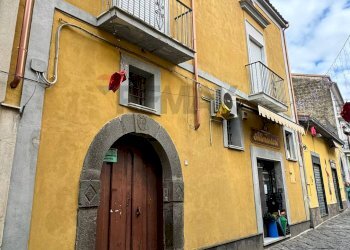 Edificio all\'aperto - Casa semi indipendente Via Cavella
 
12, Sessa Aurunca - foto 2