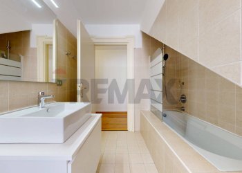 Bagno - Quadrilocale Via Principe Eugenio
 
30, Milano - foto 12