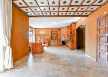 Ricezione / Lobby - Quadrilocale Via Frua
 
21/8, Milano - foto 2