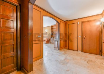 Hall / corridoio - Quadrilocale Via Frua
 
21/8, Milano - foto 30