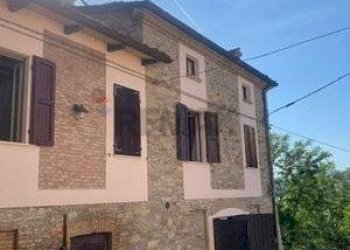 Edificio all\'aperto - Casa semi indipendente LOCALITA' PECORINI
 
1, Varano de' Melegari - foto 36
