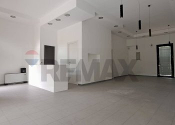 Stanza vuota - Locale Commerciale via Triulziana
 
16, San Donato Milanese - foto 1