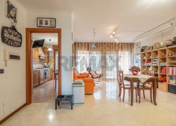 Sala da pranzo - Quadrilocale Via Vincenzo Petra, Roma - foto 12