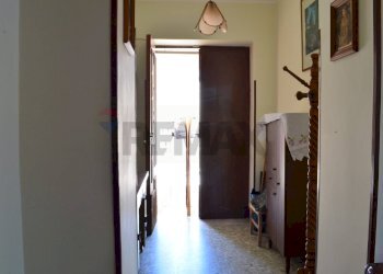 Hall / corridoio - Independent house Reino - photo 3