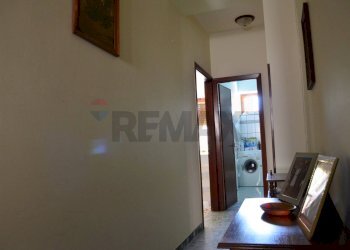 Hall / corridoio - Independent house Reino - photo 5