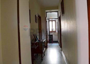 Hall / corridoio - Independent house Reino - photo 6