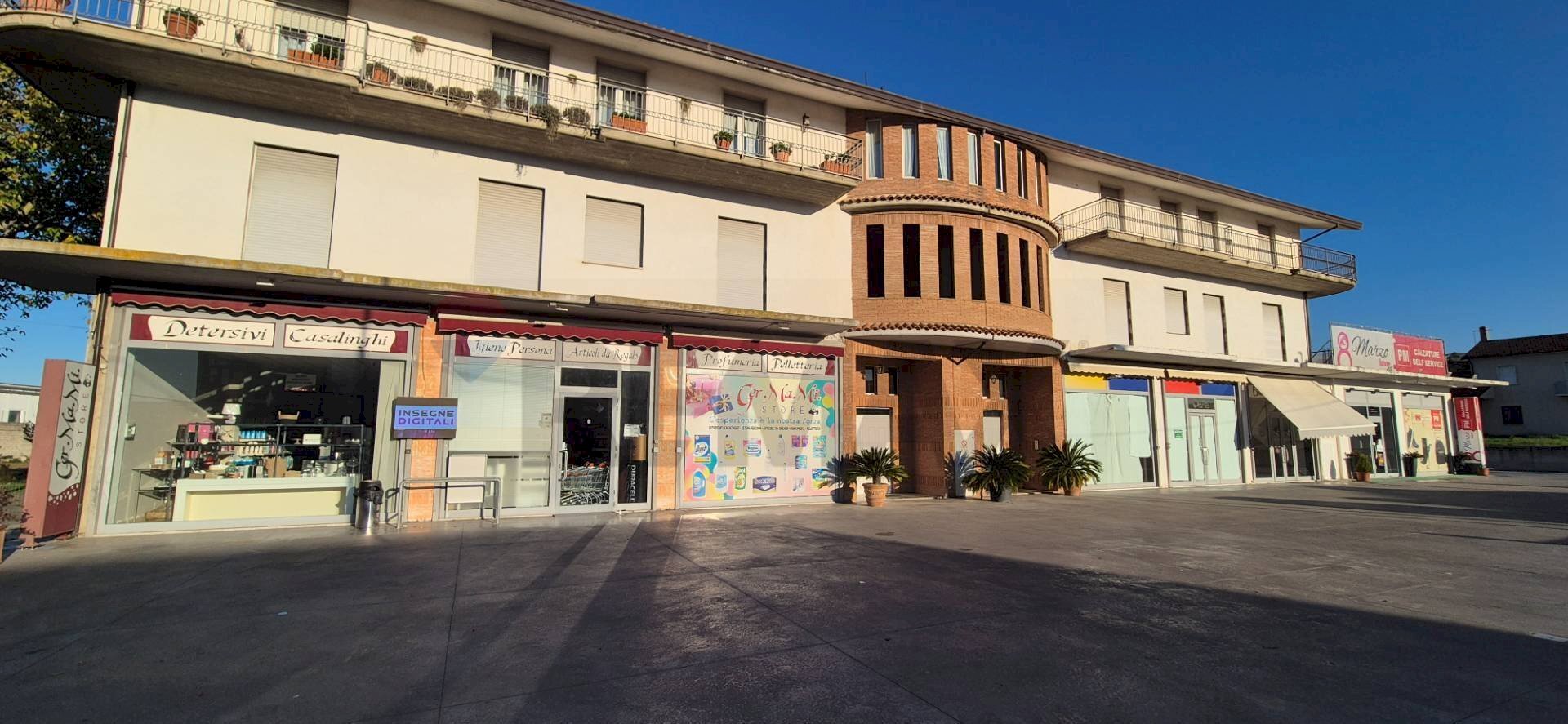 Edificio all\'aperto - Locale Commerciale Mirabella Eclano - foto 1