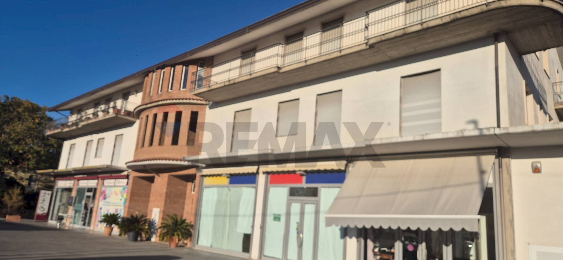 Edificio all\'aperto - Locale Commerciale Mirabella Eclano - foto 3