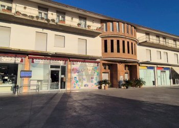 Edificio all\'aperto - Locale Commerciale Mirabella Eclano - foto 1