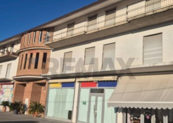 Edificio all\'aperto - Locale Commerciale Mirabella Eclano - foto 3