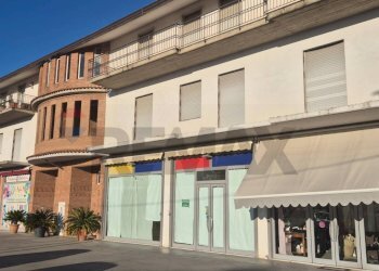 Edificio all\'aperto - Locale Commerciale Mirabella Eclano - foto 4