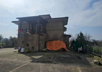 Edificio all\'aperto - Villa C/da Piano Cappelle, Benevento - foto 4