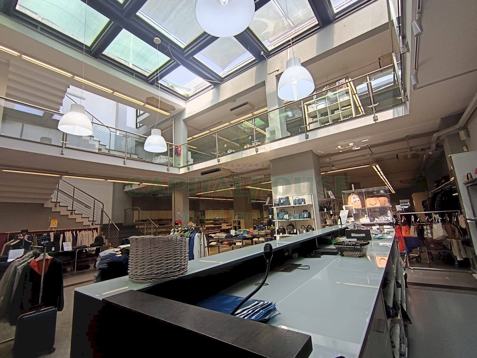 Foto 1 - Locale Commerciale Via Nazionale Appia, Casapulla - foto 1