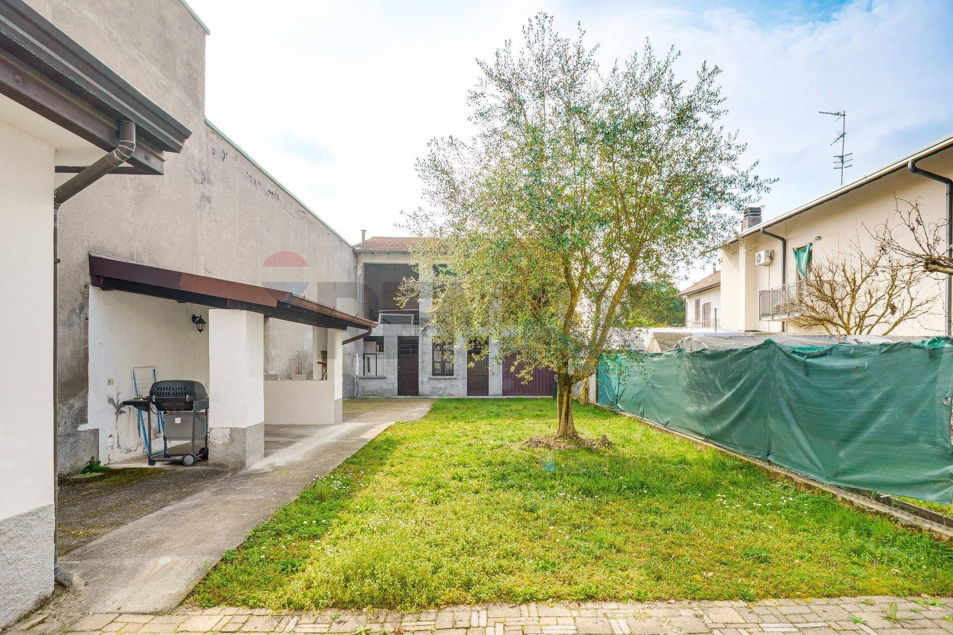 Giardino - Casa semi indipendente via Giuseppe Restelli
 
16, Olgiate Olona - foto 1