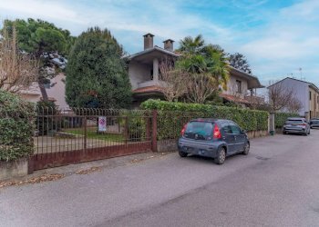 Casa all\'aperto - Semi-detached house Via Monte Nero
 
18, Canegrate - photo 2