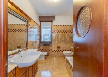 Bagno - Semi-detached house Via Monte Nero
 
18, Canegrate - photo 10