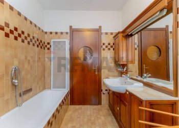 Bagno - Semi-detached house Via Monte Nero
 
18, Canegrate - photo 11