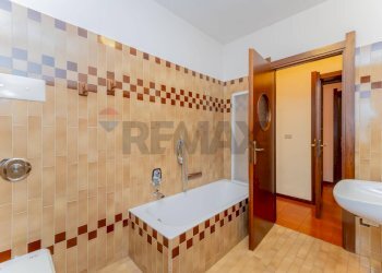 Bagno - Semi-detached house Via Monte Nero
 
18, Canegrate - photo 13