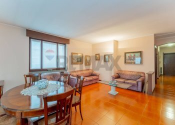 Sala da pranzo - Semi-detached house Via Monte Nero
 
18, Canegrate - photo 14