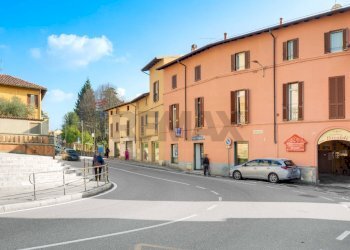 Edificio all\'aperto - Attività Commerciale piazza Biroldi
 
7, Varese - foto 17