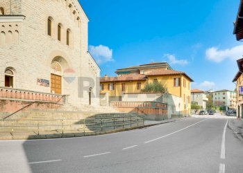 Edificio all\'aperto - Attività Commerciale piazza Biroldi
 
7, Varese - foto 18