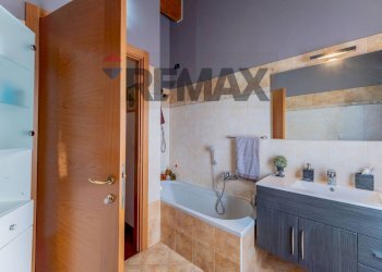Bagno - Villa VIA KENNEDY
 
1, Fagnano Olona - photo 12