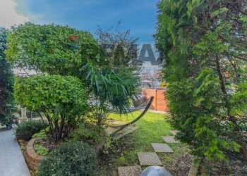 Giardino - Villa VIA KENNEDY
 
1, Fagnano Olona - photo 59