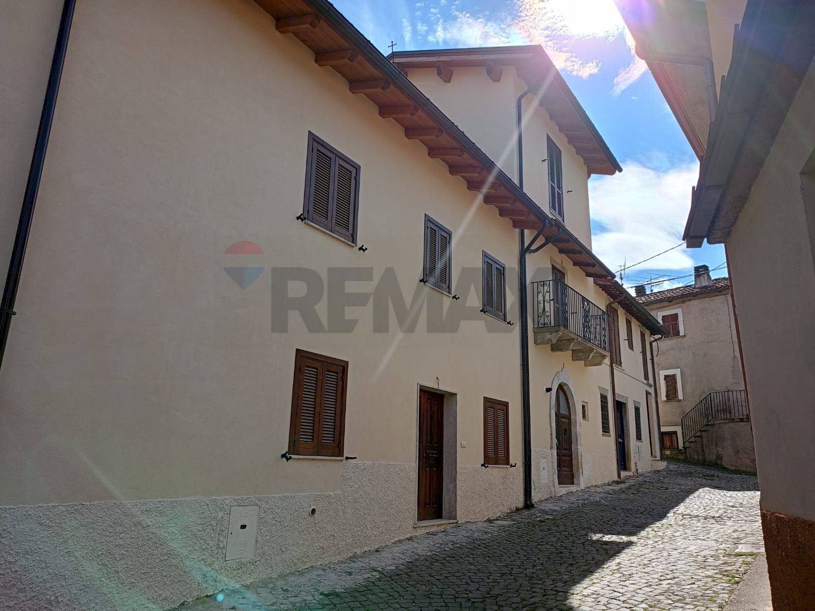 Edificio all\'aperto - Apartment via Alessandro Manzoni, Montereale - photo 2