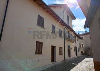 Edificio all\'aperto - Apartment via Alessandro Manzoni, Montereale - photo 11