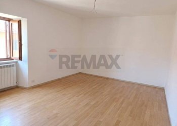 Stanza vuota - Apartment via Alessandro Manzoni, Montereale - photo 13