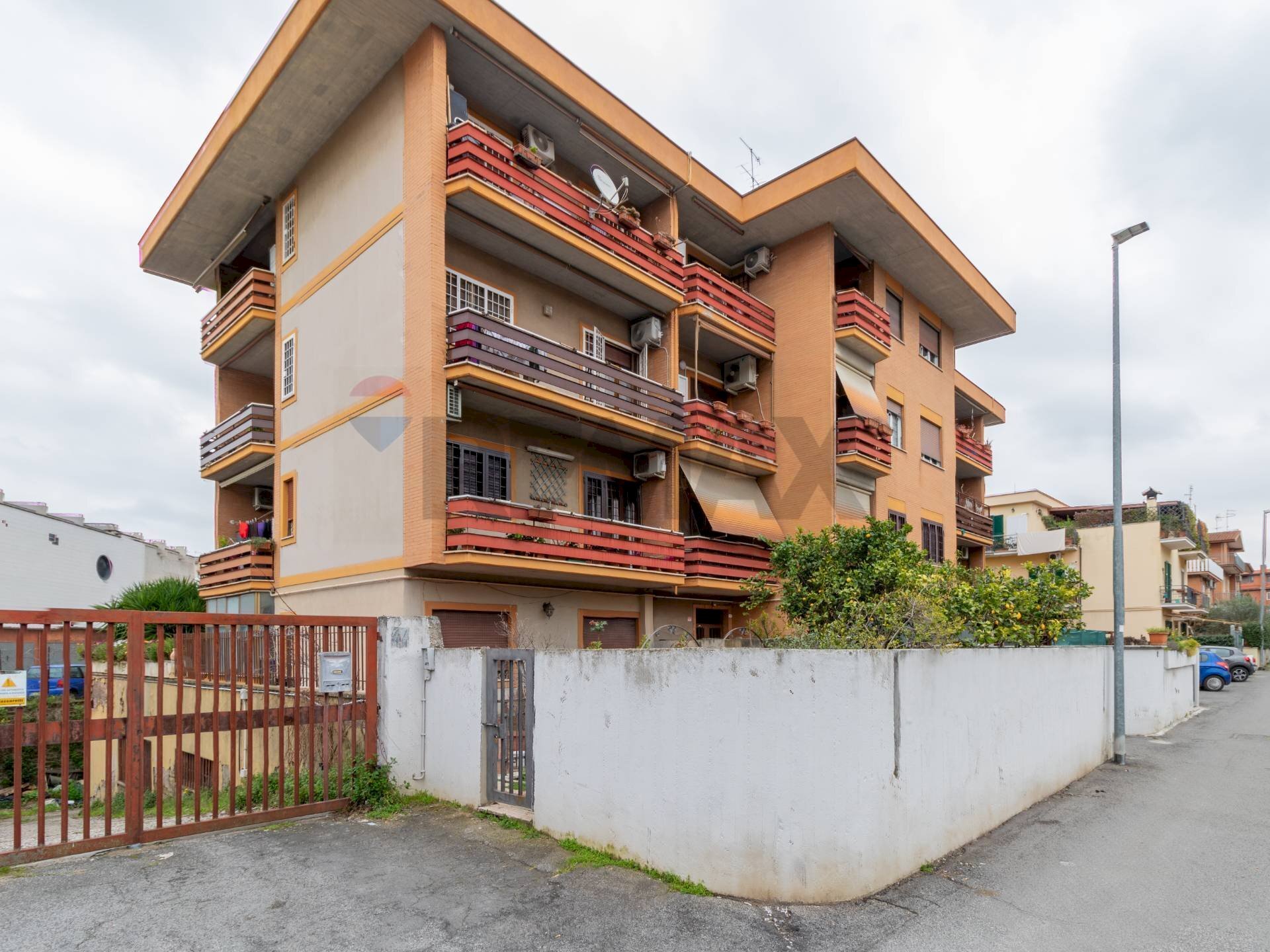 Edificio all\'aperto - Trilocale Via Salaparuta
 
42, Roma - foto 1