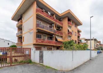 Edificio all\'aperto - Trilocale Via Salaparuta
 
42, Roma - foto 1