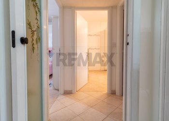 Hall / corridoio - Trilocale Via Salaparuta
 
42, Roma - foto 12