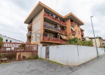 Edificio all\'aperto - Trilocale Via Salaparuta
 
42, Roma - foto 25