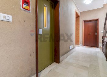 Hall / corridoio - Trilocale Via Salaparuta
 
42, Roma - foto 27