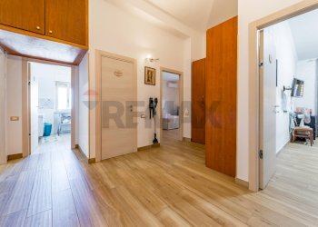 Hall / corridoio - Quadrilocale Via Antonio Banfi
 
52, Roma - foto 14