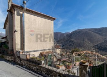 Vista delle montagne - Trilocale Via della feritoia
 
9, Trevi nel Lazio - foto 45