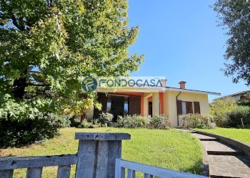 esterno ingresso - Villa Viale Croce Rossa, Castiglione delle Stiviere - foto 8