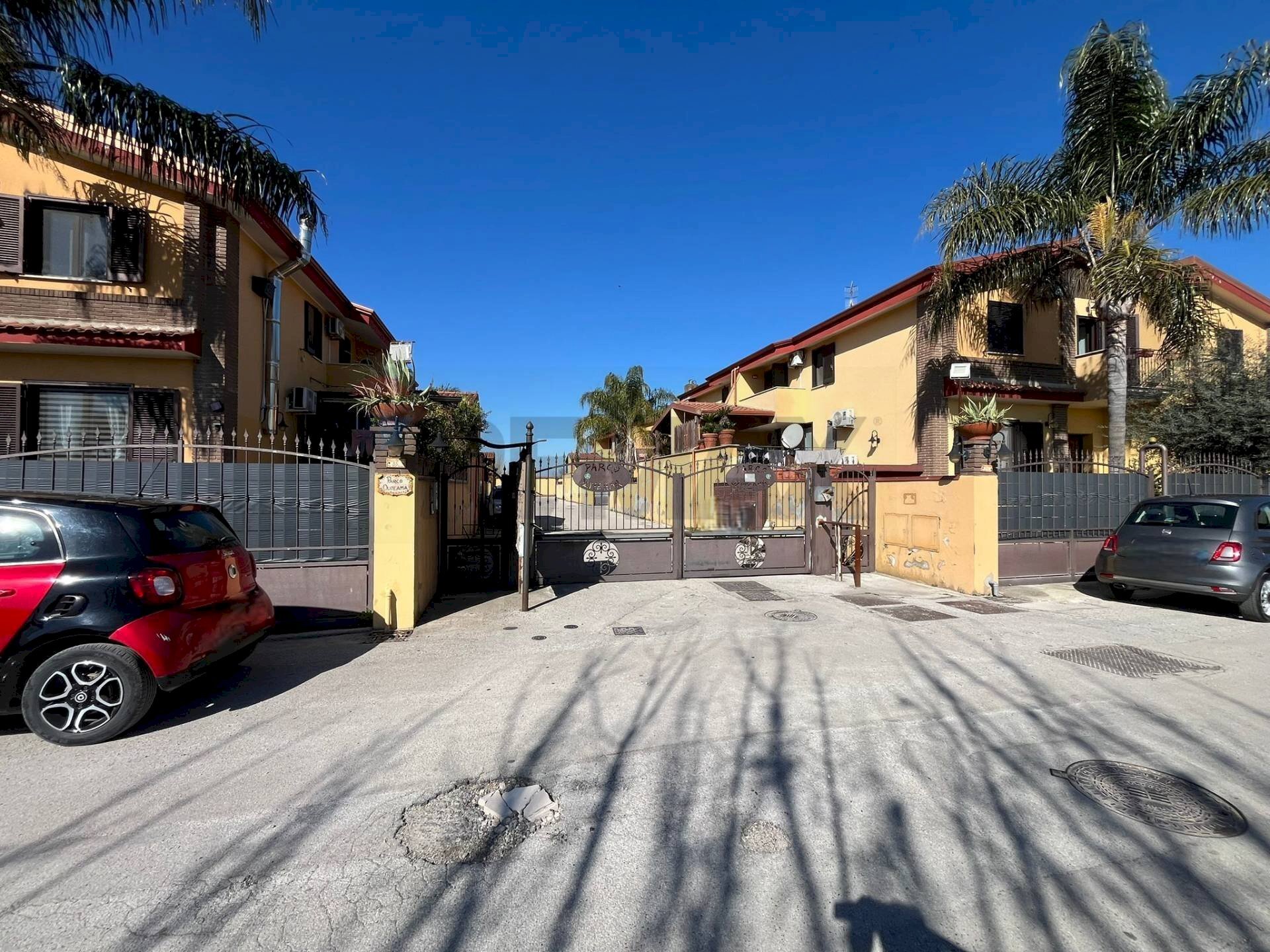 Edificio all\'aperto - Villa a Schiera via Fausto Coppi
 
37, Orta di Atella - foto 2