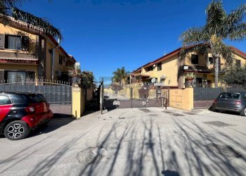 Edificio all\'aperto - Villa a Schiera via Fausto Coppi
 
37, Orta di Atella - foto 2